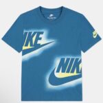 تيشيرت نايكي للأطفال باللون الأزرق مع طبعة شعار "NIKE