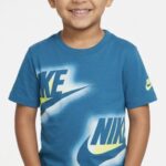 تيشيرت نايكي للأطفال باللون الأزرق مع طبعة شعار "NIKE