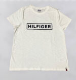 ⁦تيشيرت  نسائي تومي هيلفيغر ( Tommy Hilfiger ) ابيض بشعار اسود⁩ - الصورة ⁦2⁩