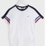 تيشرت ولادي تومي هيلفيغر (Tommy Hilfiger)ابيضّ بخطوط قطن اصلي