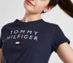 ⁦تيشرت بناتي تومي هيلفيغر (Tommy Hilfiger) كحلي  قطن اصلي⁩ - الصورة ⁦2⁩