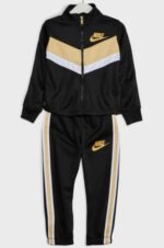طقم Nike
