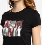 ⁦تيشرت أسود بشعار Armani⁩ - الصورة ⁦4⁩
