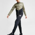 طقم Nike