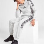 طقم Adidas