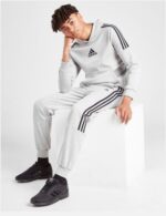 طقم Adidas