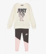 ⁦طقم ربيعي Nike⁩ - الصورة ⁦2⁩