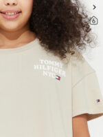 ⁦فستان بناتي تومي هيلفيغر (Tommy Hilfiger) بيج⁩ - الصورة ⁦6⁩