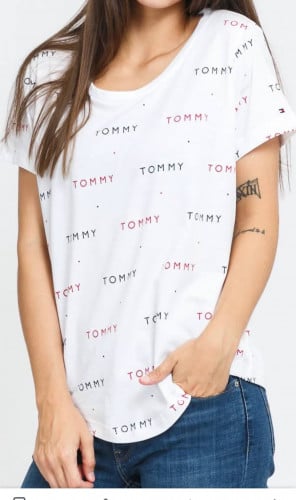oTYU1d5jzGBYtz14jih0JcCAb0Kz5YFb74EUtc1m تيشرت Tommy - الصورة 1