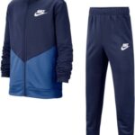 طقم Nike