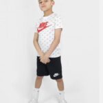 طقم Nike