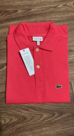 ⁦تيشرت بولو أحمر Lacoste⁩ - الصورة ⁦3⁩