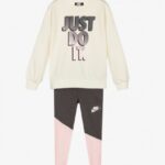 طقم ربيعي Nike